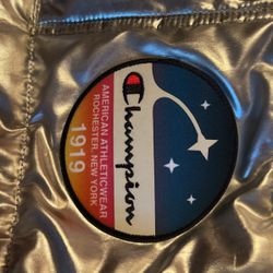 Metallic puffer coat x champion 