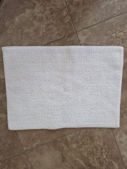 Bath Mat, 17x24 White New, thick, fuffy one side, looped the other $5.00 ea