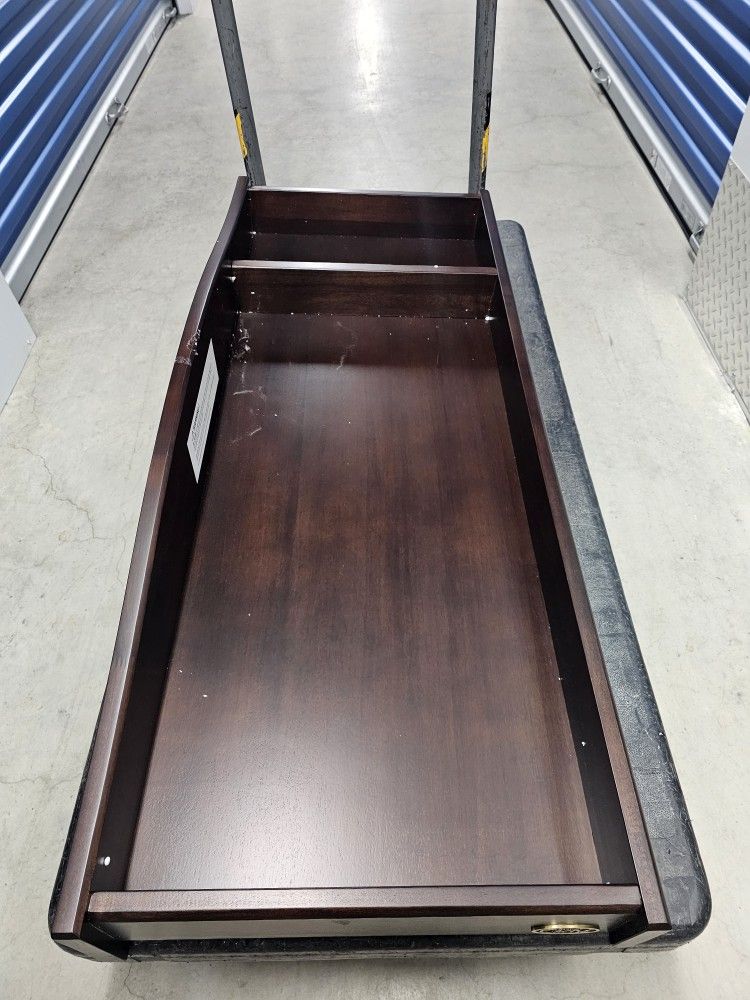 Baby Caché Changing Station