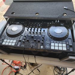 DDJ 1000 for Rekordbox With ODDYUSA Flight Case W/ Wheels