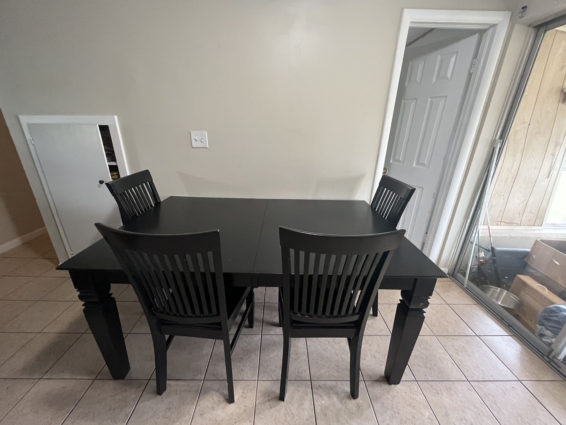 Kitchen table With Chairs 