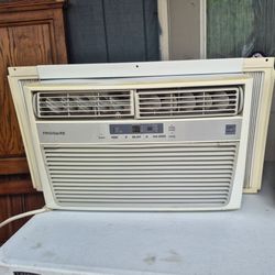 Frigidaire FFRE08L3Q16 8000 BTU Window Air Conditioner