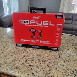 Milwaukee 18v Fuel Drill Set New 