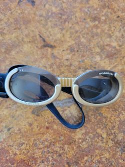 Sunglasses/Goggles, Dog