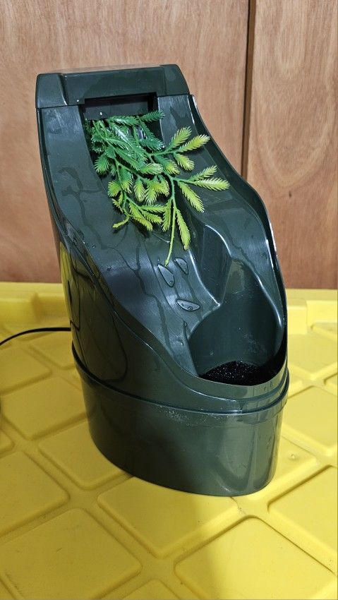 Reptile Chameleon Cantina Drinking Fountain Water dripper