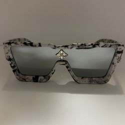 Fashionable Sunglasses 