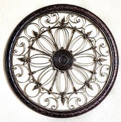 EXTRAVAGANT WHEEL DECOR 