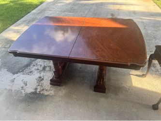 10 person Dining room table w/ leaf