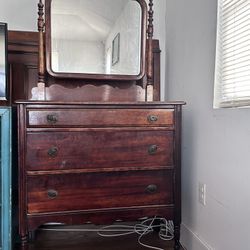 Dresser With Mirror