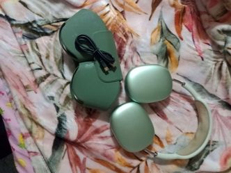 AirPods Max Lightning Green w/ Smart Case