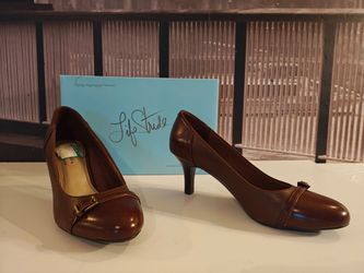 Life Stride Brown Pumps with Buckle