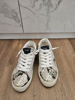 Steve Madden Philosophy
Sneaker Gold Snake (Size 5)