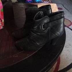Fergalious Low Cut Black Boots Size 7.5