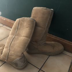 Used sand Uggs Is Great Condition 