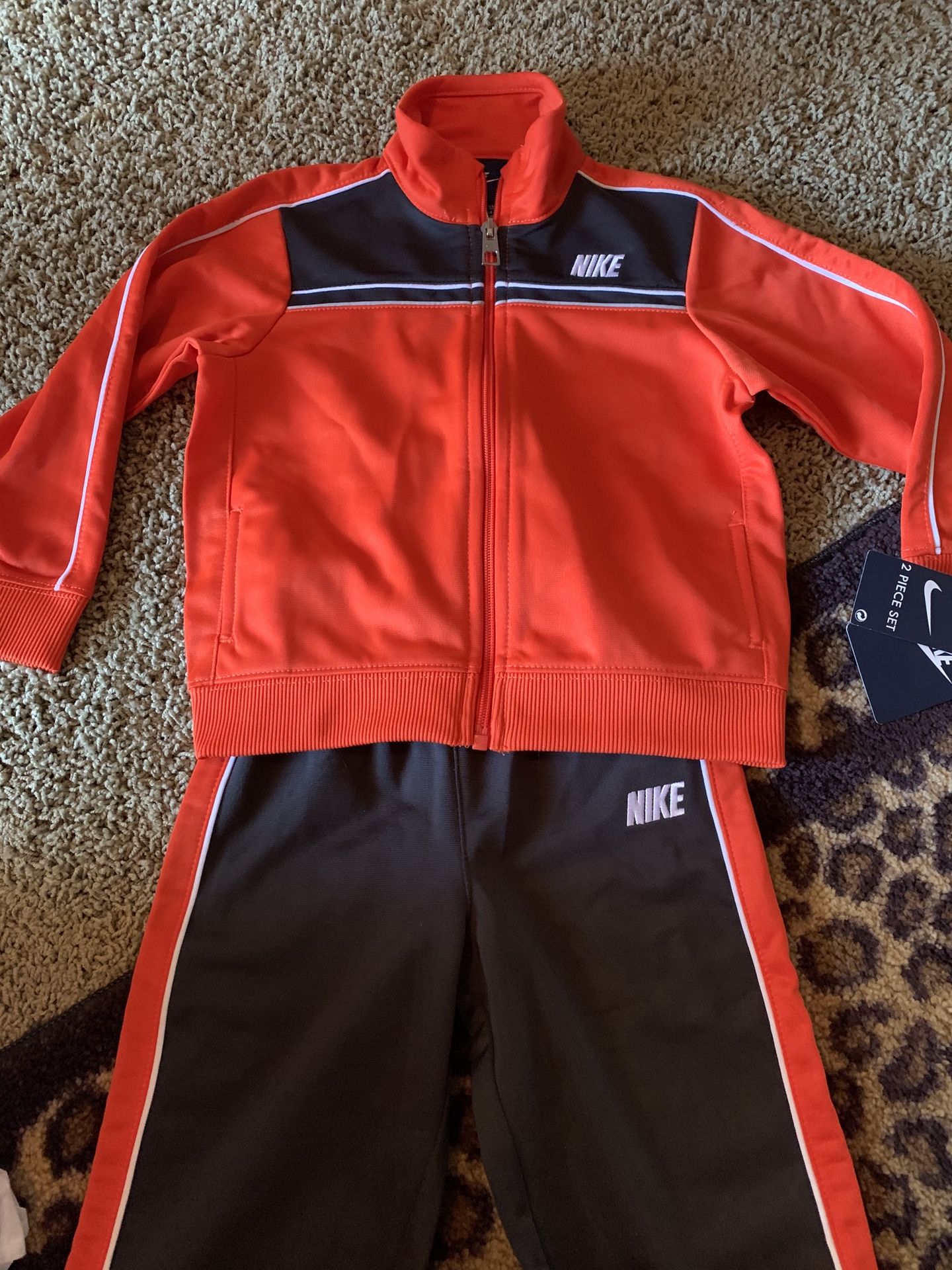 Kids Nike Track Suit Set (Size 24 months)(Brand New)