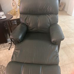La-Z-Boy Recliner – Dark Green Leather – Super Comfortable
