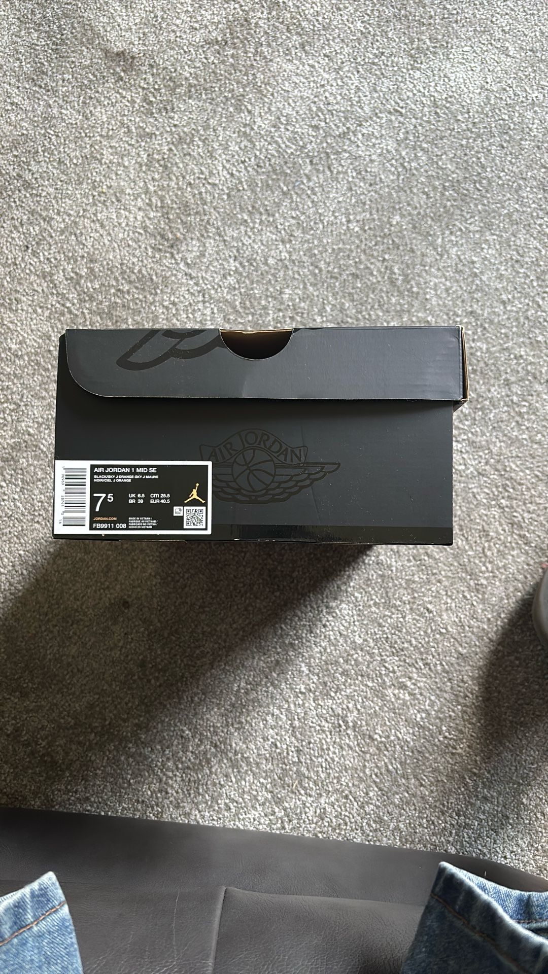 Men’s 7.5 Orange Jordan 1s
