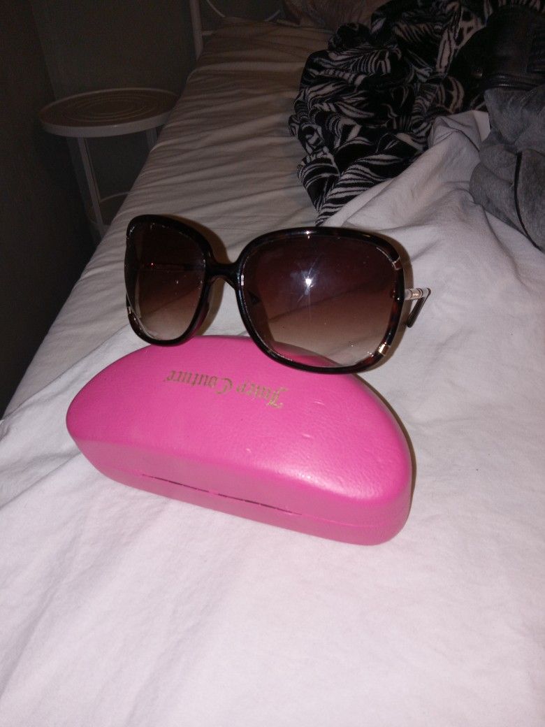 Juicy Couture Y2K Sunglasses In Leather Case for Sale in Los  display picture 3