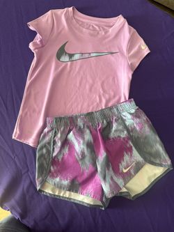 Nike toddler Set Size 5-6