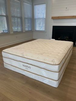 Saatva Classic Mattress, Luxury Firm, 11.5", King, Like New, Perfect Condition