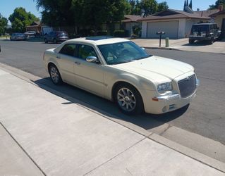 Chrysler 300c Hemi Good condition Clean Title Smogged and Tagged