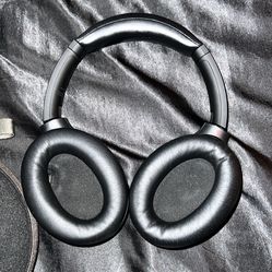 Sony WH-1000XM4 headphones 