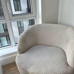 White/Beige Love Seat