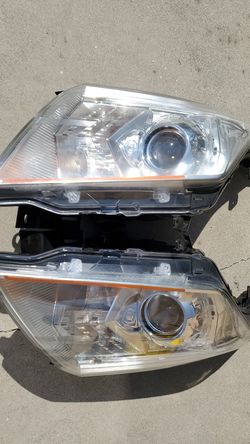 OEM Driver and Passenger Cadillaca SRX Headlight Xenon part # 19351945.19355254