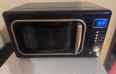 Small microwave-$30- West Kendall