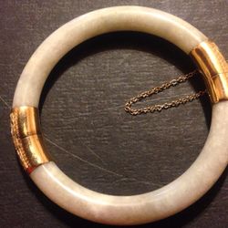 14 Kt Gold Milky Jade Bangle