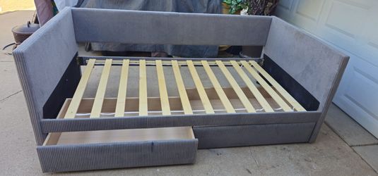 **Beatiful Twin Daybed Frame with Storage Drawers**