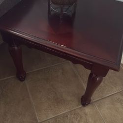 2 Side Tables 