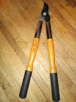 ACE BYPASS LOPPING SHEARS VERY GOOD CONDITION $10 CASH.