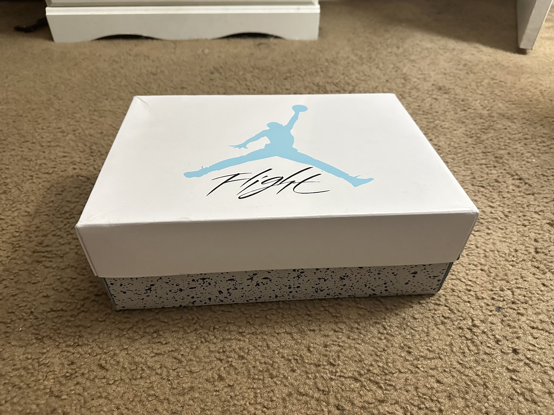 Jordan 4 Retro University Blue