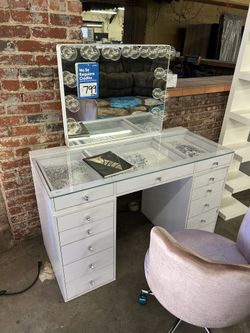 Impressions Vanity Slaystation Desk With Hollywood Mirror 