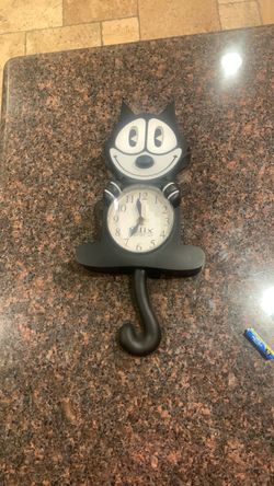 Vintage Felix the cat wall clock works good