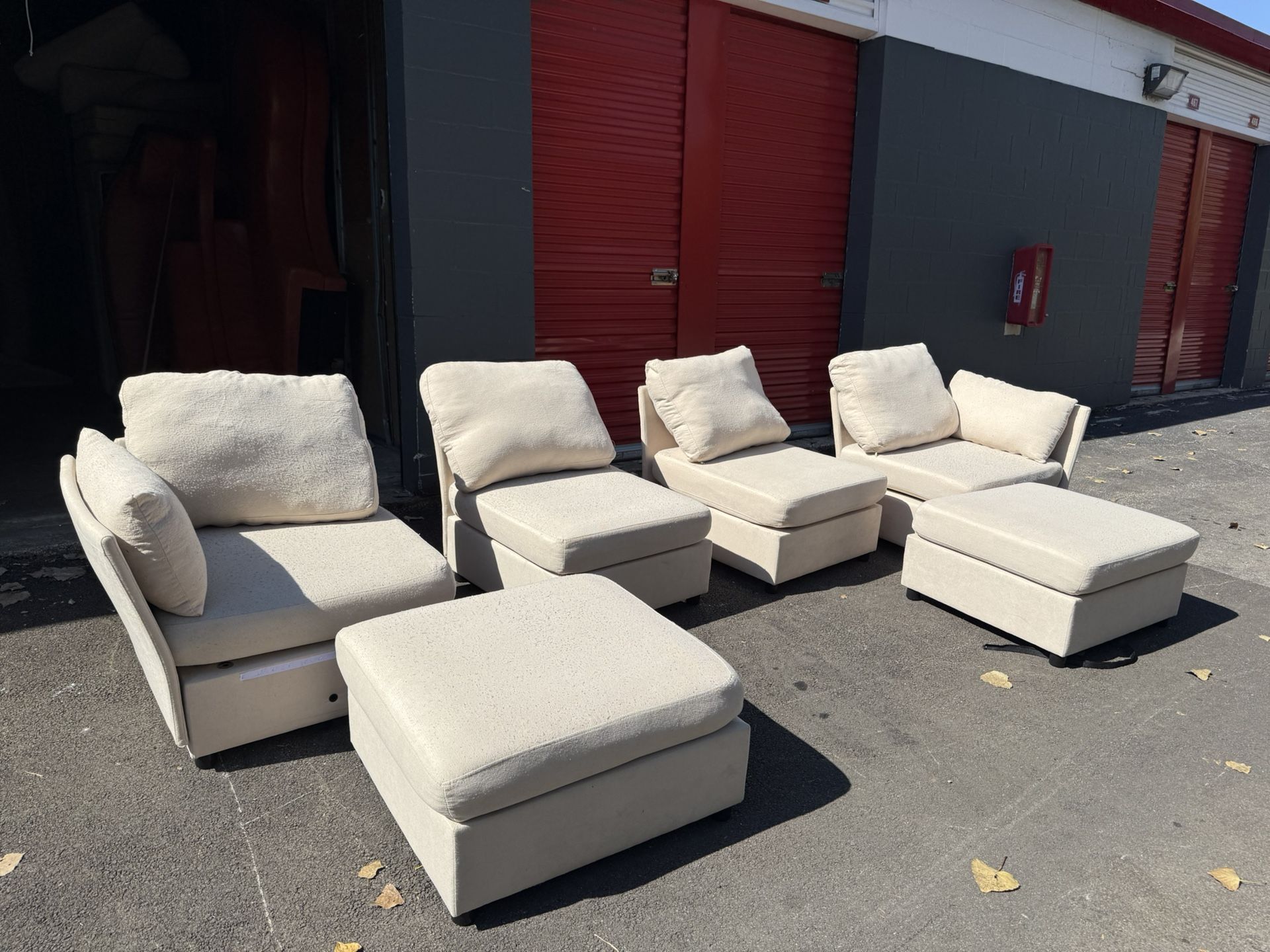 Beige Modular Sectional Sofa w/ Ottoman β Free Curbside Delivery!