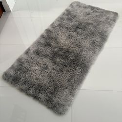 Light Grey Rug Size 70” x 32” , No Pets.