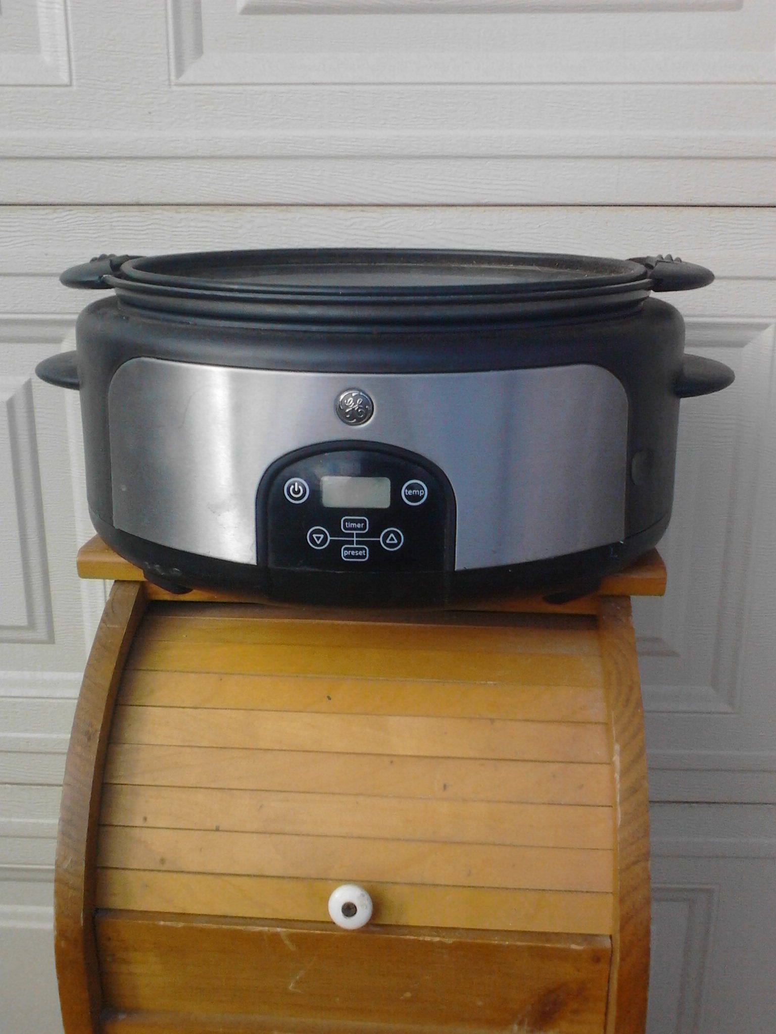 Digital control slow cooker, 6 quart crock pot with Teflon aluminum pan insert
