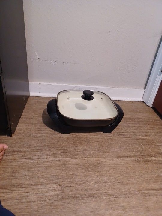 Elite Gourmet 12" x 12" x 3” Ceralast™ Ceramic Non-stick PFAS Free, Dishwasher Safe Electric Skillet, Xtra Deep Dish, Rapid Heat 1200W, Black