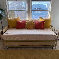 Selling This Trundle Bed With Mattresses And Bedding