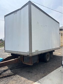 Towable box trailer