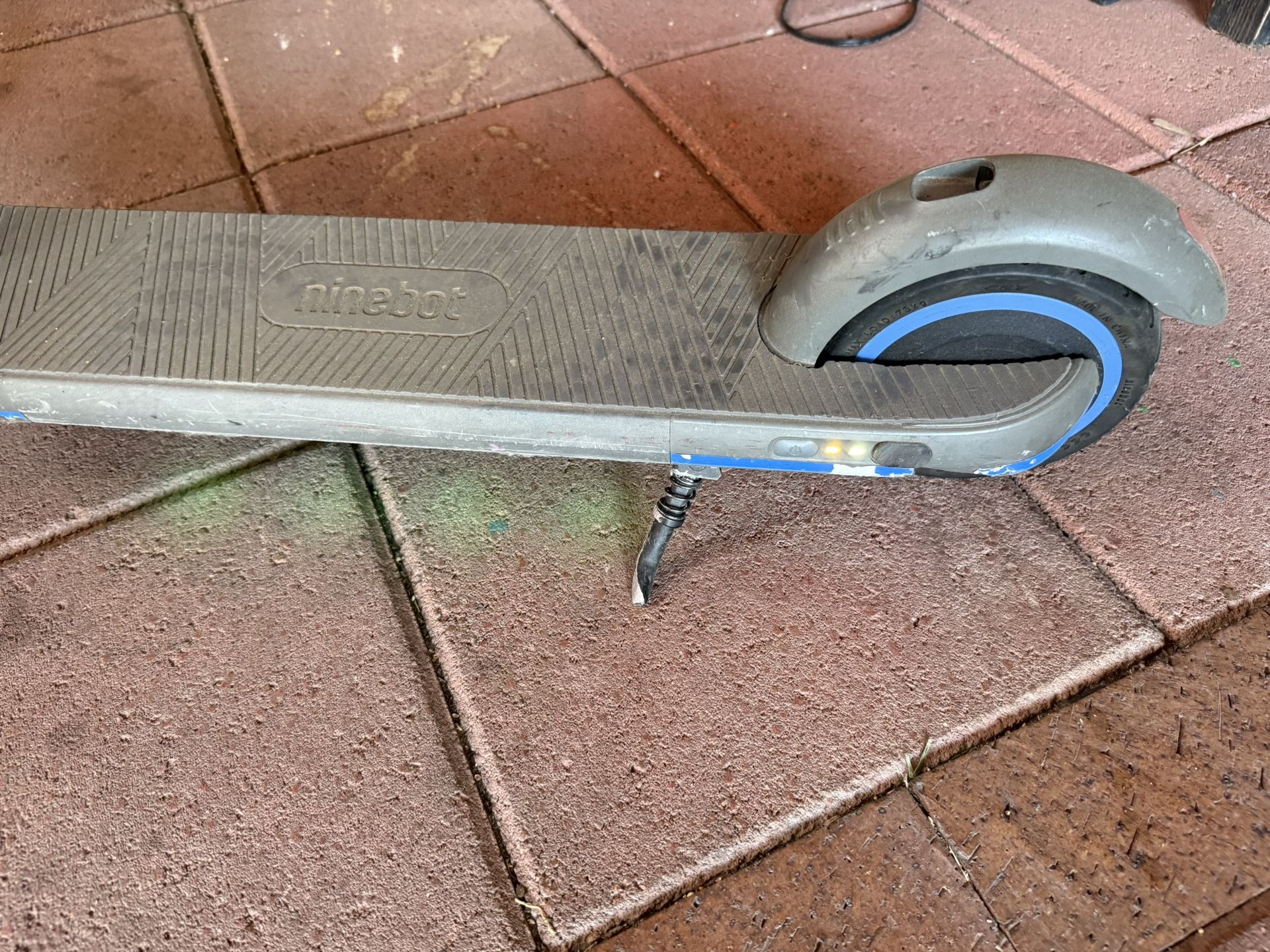 Scooters  Eléctrica  Buen Atado  Con Su Cargador 