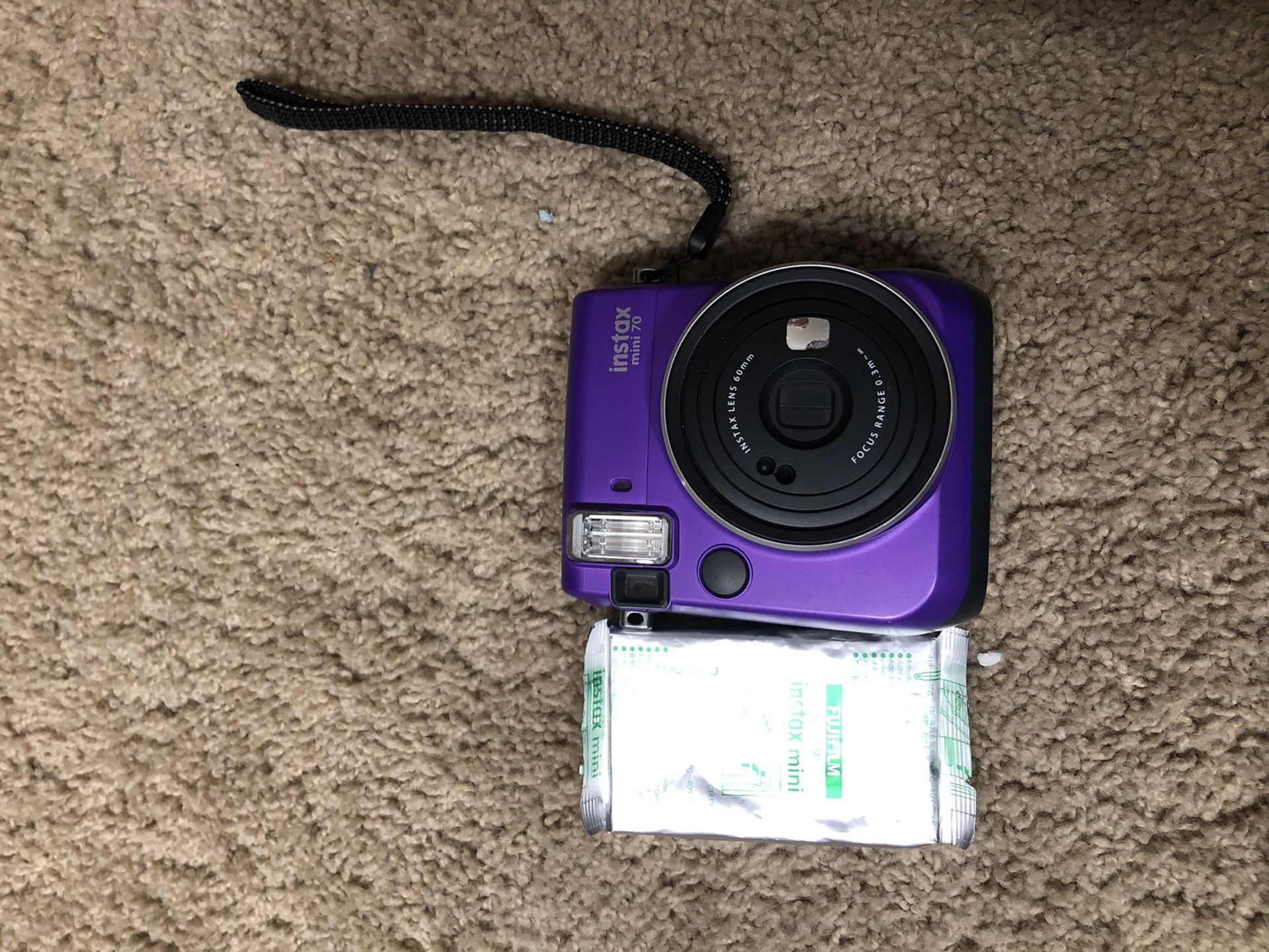 Instax Mini 70 + film Polaroid camera