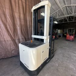 Crown Order Picker Forklift