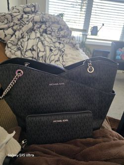 Michael Kors Matching Purse And Wallet