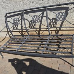 $200 BEAUTIFUL AGIO 3 SEATER COUCH 