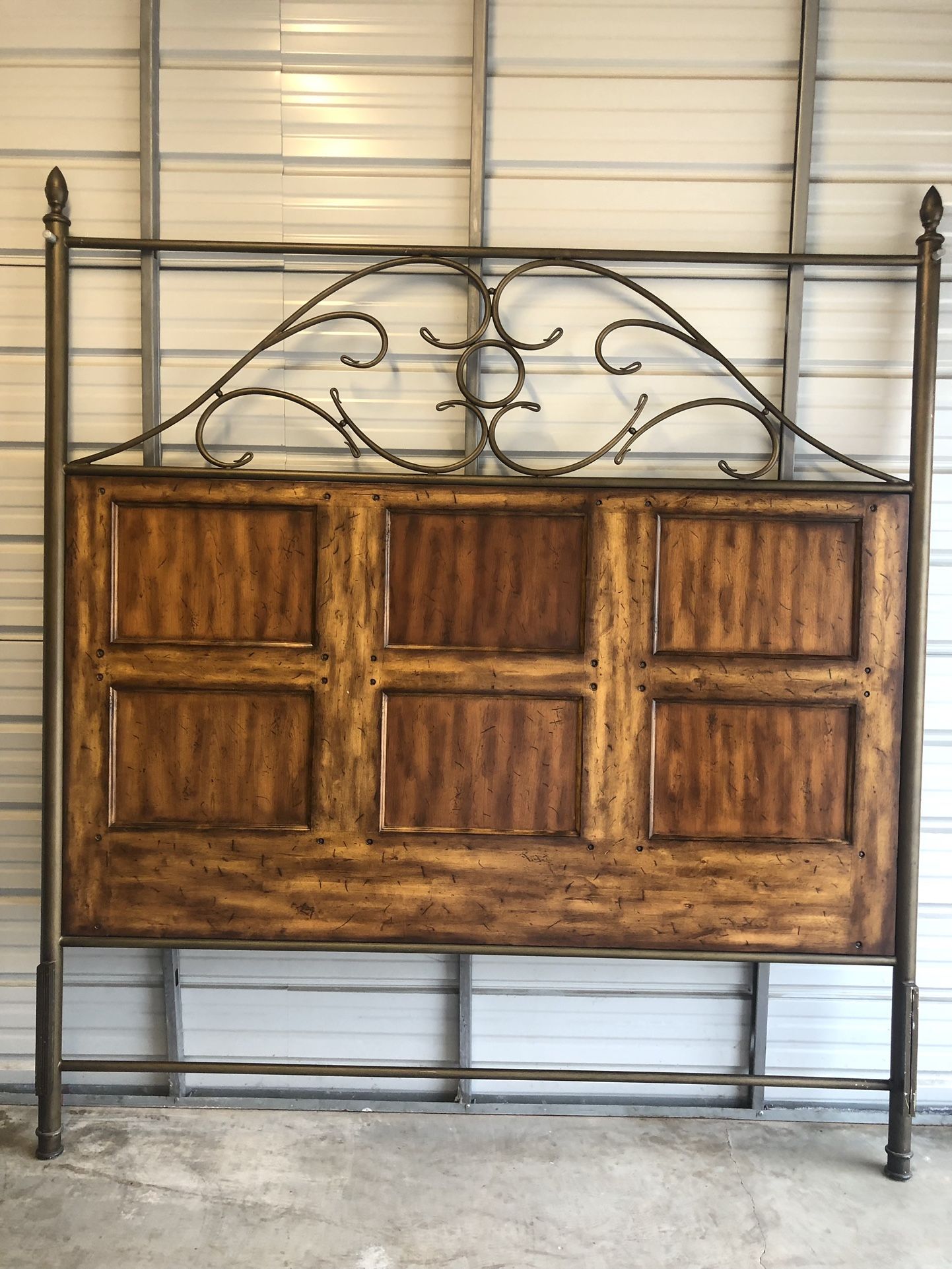 GORGEOUS 4 Poster King Bed Frame Set