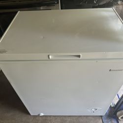 5.2 Cubit Deep Freezer(Pickup or Delivery) $160
