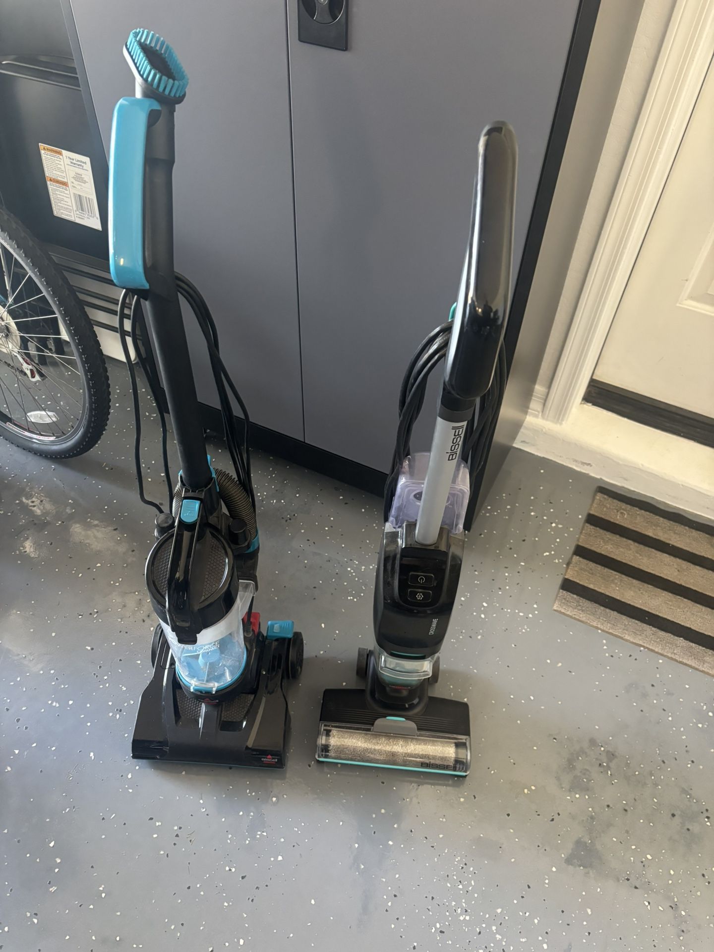 2 Bussel Vacuum And Bissel Floor Cleaner